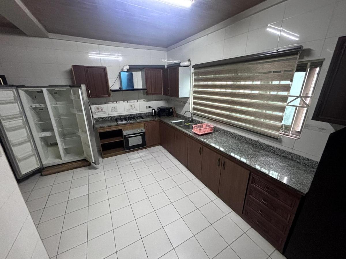 Takako Court Luxury Houses & Apartments, East Legon Accra Esterno foto
