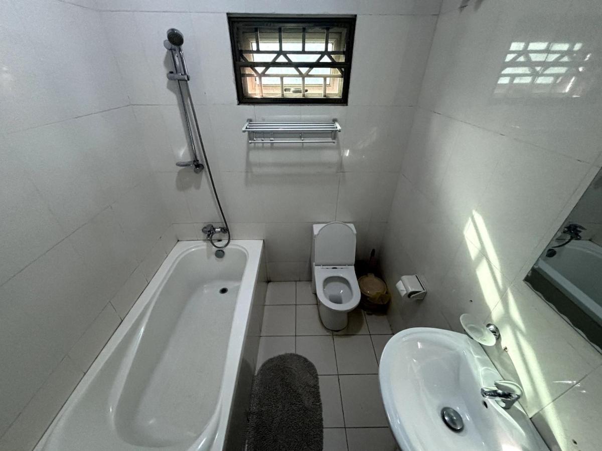 Takako Court Luxury Houses & Apartments, East Legon Accra Esterno foto