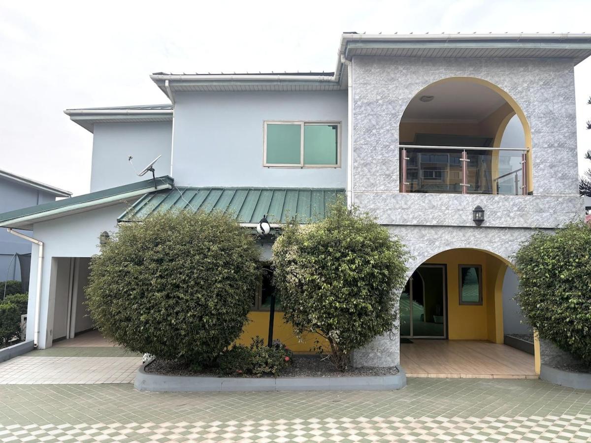 Takako Court Luxury Houses & Apartments, East Legon Accra Esterno foto