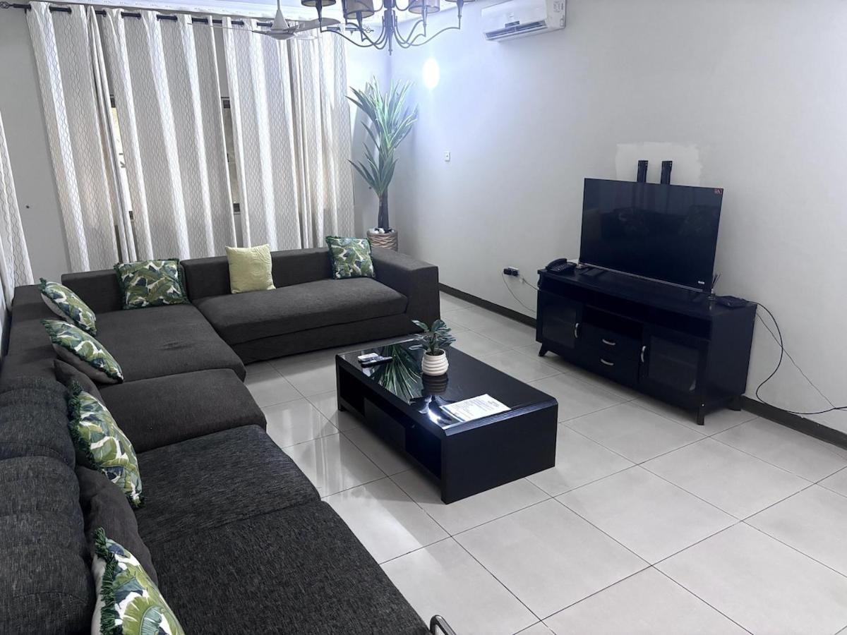 Takako Court Luxury Houses & Apartments, East Legon Accra Esterno foto